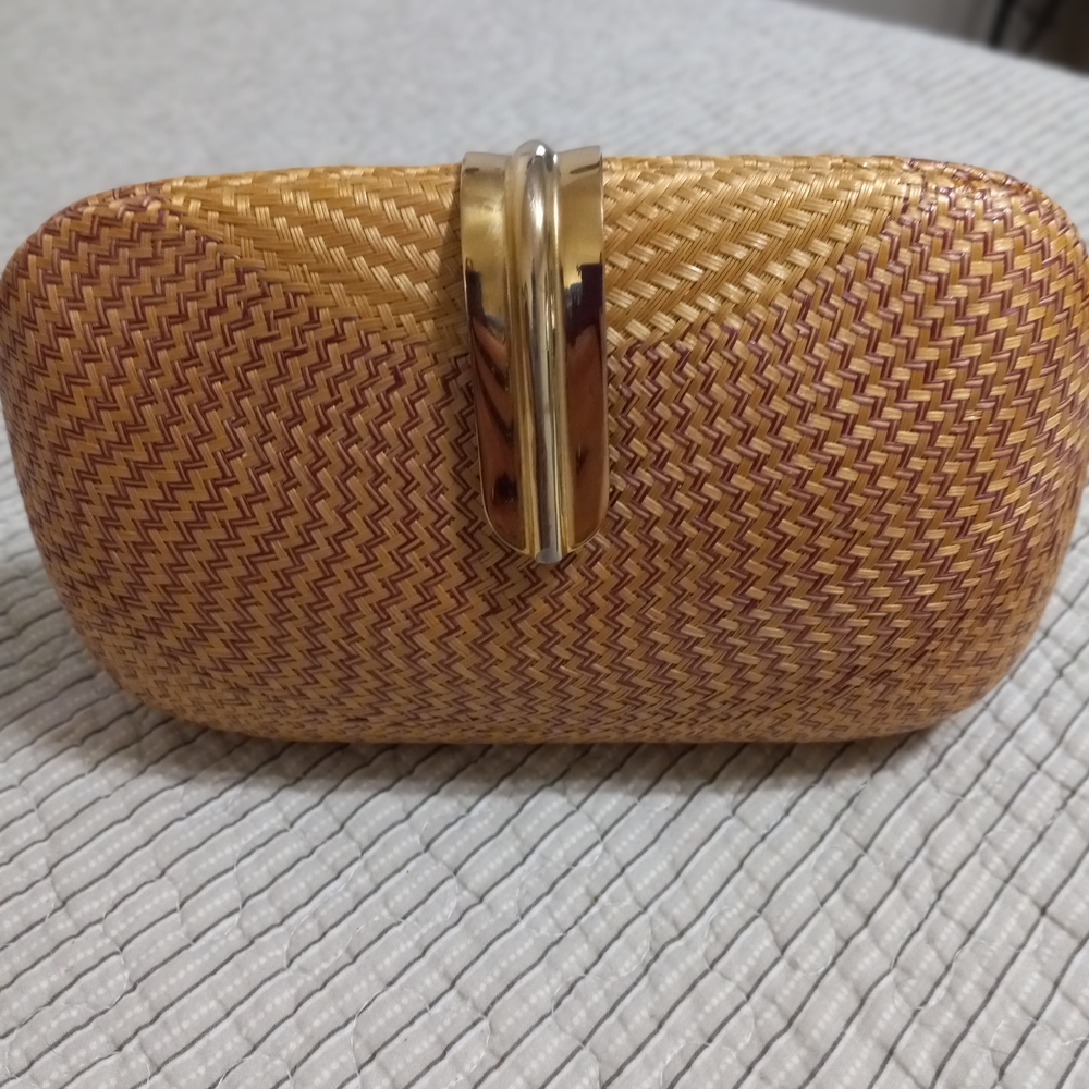 Chic Woven Tan and Gold Clutch Magnetic Gold Tone Clasp I Cannot Read Maker